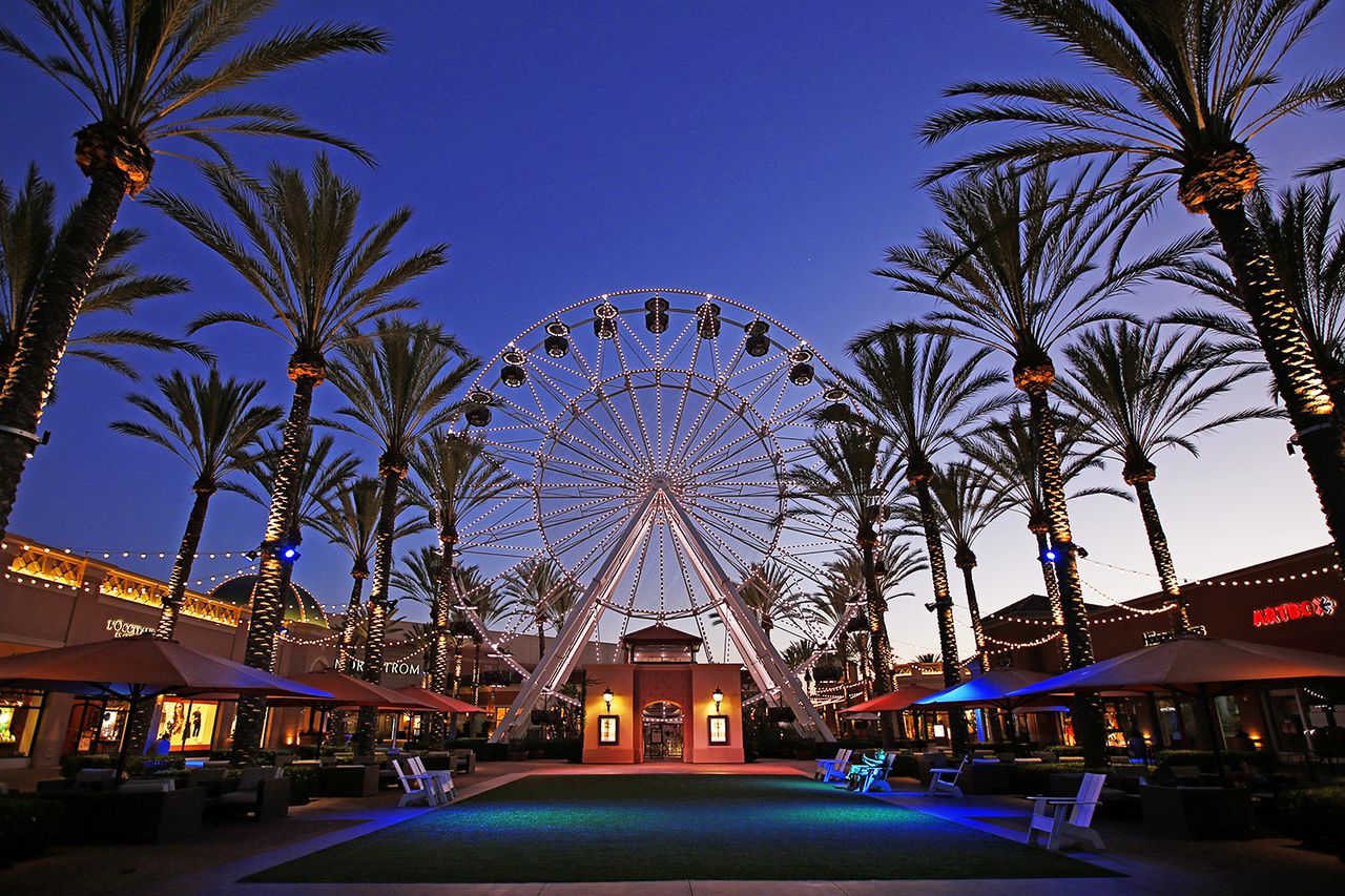 Giant_Wheel_at_Irvine_Spectrum_Center Irvine, CA